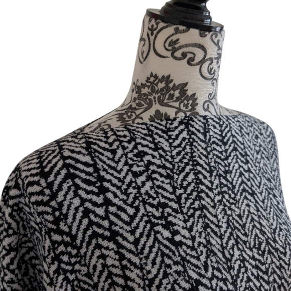 Lululemon Divinity Scarf Chunky Womens OS Soft Trax White Black Booluc Rel: 9/16 - Picture 8 of 14